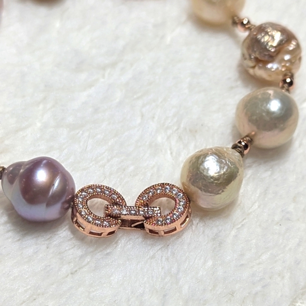 Vintage Faux Pearl Bracelet with Rose Gold Accents - Picture 8 of 9